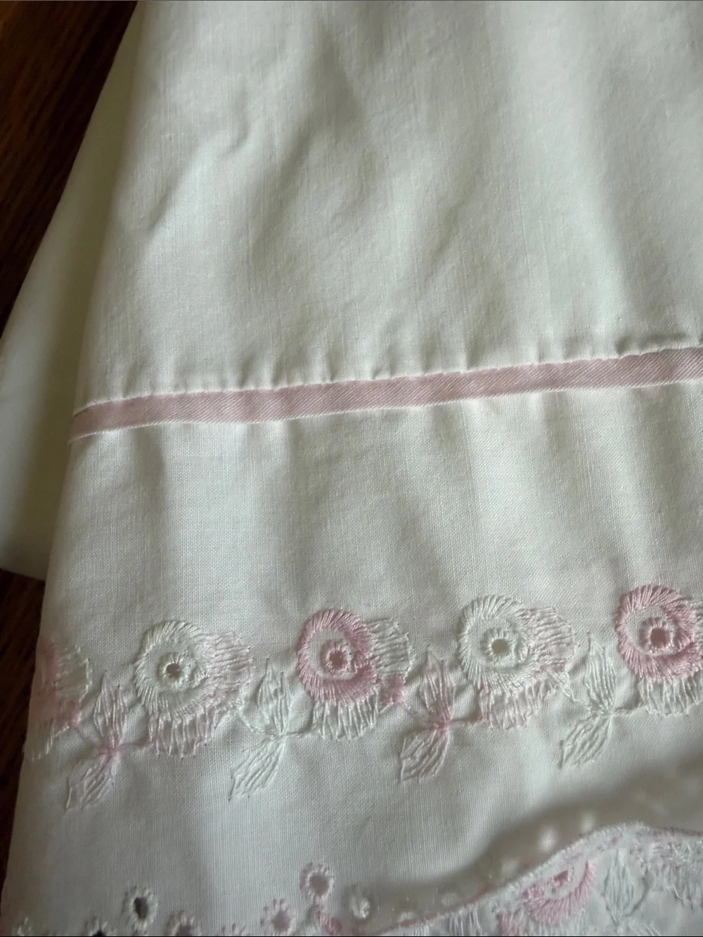 Queen Soft White Embroidered Scallop Hem flat sheet with Pink embroidery flower